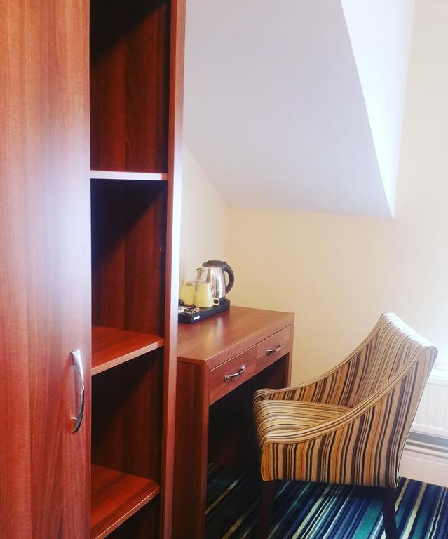 Manor Parc Hotel カーディフ 部屋 写真